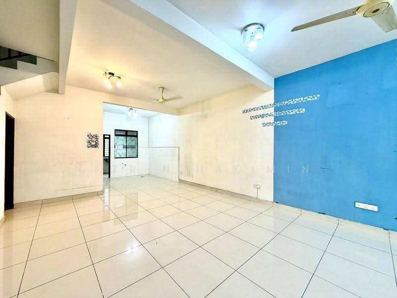 Rumah Teres untuk Dijual di Bandar Puteri Klang (Klang) - Nazrin Hakimin - Living Room - PropertyGuru.com.my
