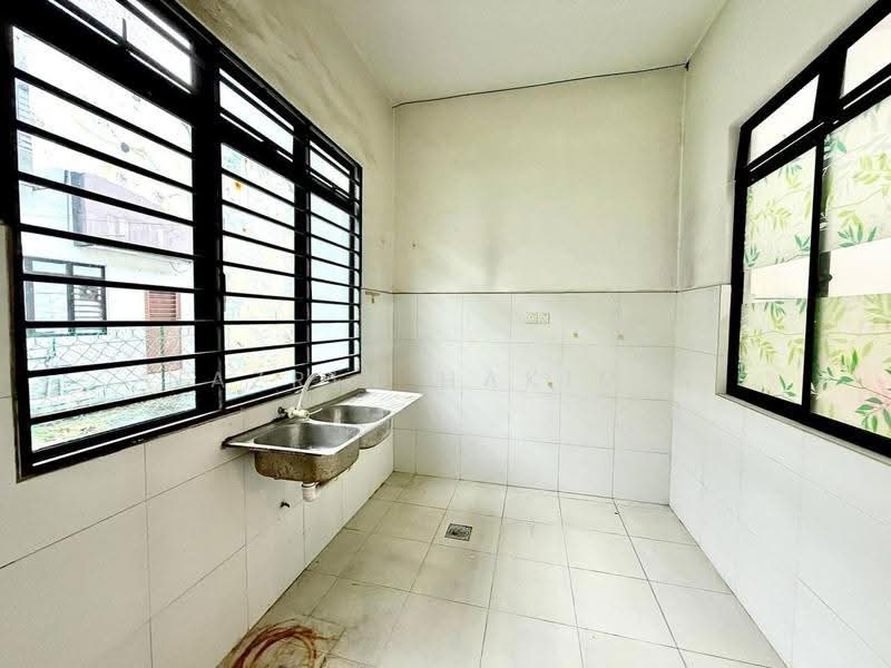 Rumah Teres untuk Dijual di Bandar Puteri Klang (Klang) - Nazrin Hakimin - Kitchen - PropertyGuru.com.my