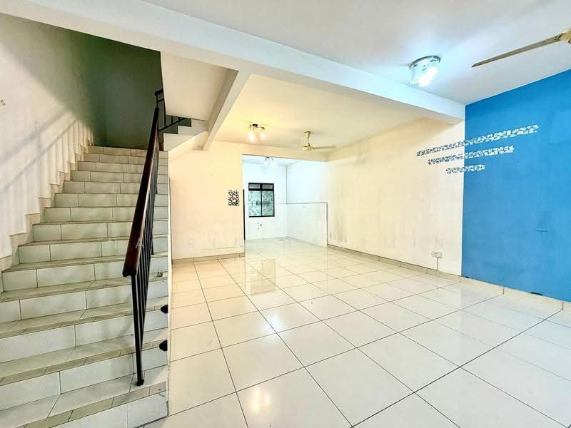 Rumah Teres untuk Dijual di Bandar Puteri Klang (Klang) - Nazrin Hakimin - Living Room - PropertyGuru.com.my