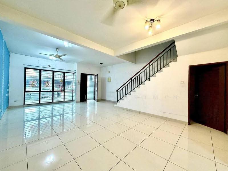 Rumah Teres untuk Dijual di Bandar Puteri Klang (Klang) - Nazrin Hakimin - Living Room - PropertyGuru.com.my