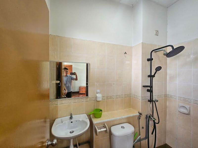 Rumah Teres 2-Tingkat untuk Disewa di Putra Heights (Subang Jaya) - Jason Ooi - Bathroom - PropertyGuru.com.my