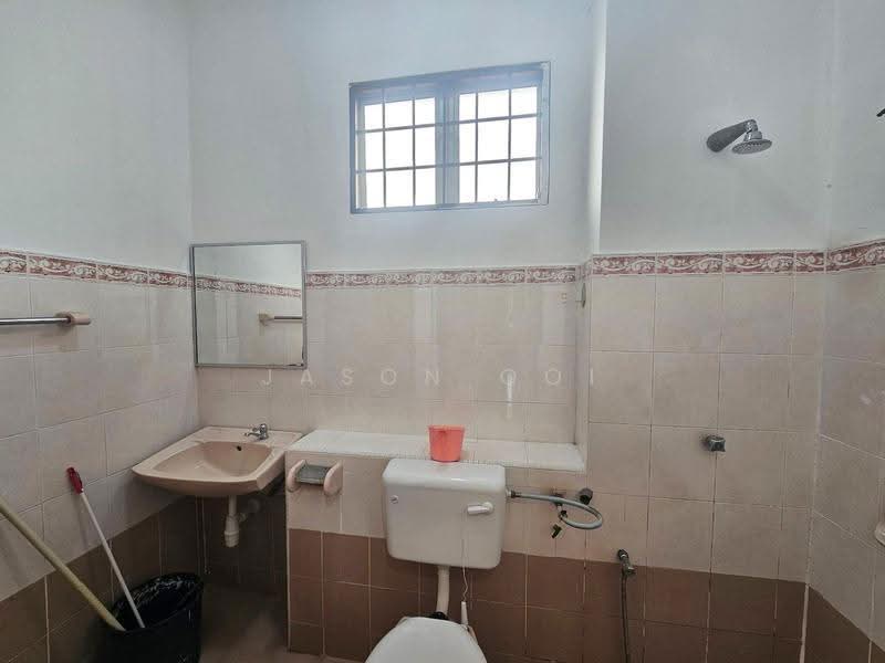 Rumah Teres 2-Tingkat untuk Disewa di Putra Heights (Subang Jaya) - Jason Ooi - Bathroom - PropertyGuru.com.my