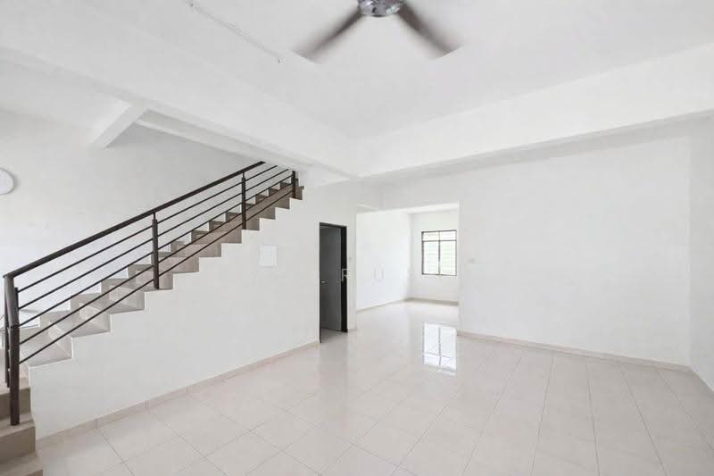 Rumah Teres 2-Tingkat untuk Disewa di Sepang (Selangor) - Sya Rusli - Living Room - PropertyGuru.com.my