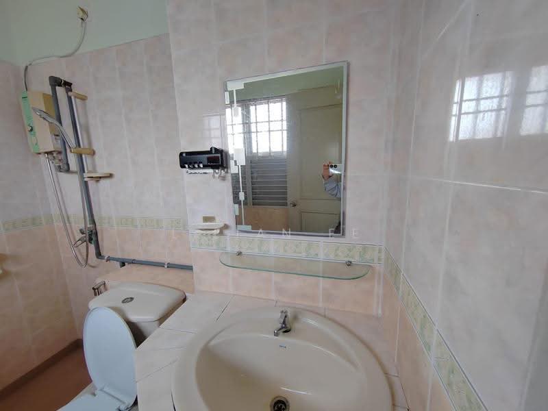 2-storey Terraced House for Rent in Putra Heights (Subang Jaya) - Lilian Ee - Master Bathroom - PropertyGuru.com.my