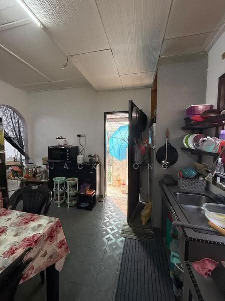 1-storey Terraced House for Sale in Taman Universiti (Skudai) - Jack Wong - Kitchen - PropertyGuru.com.my