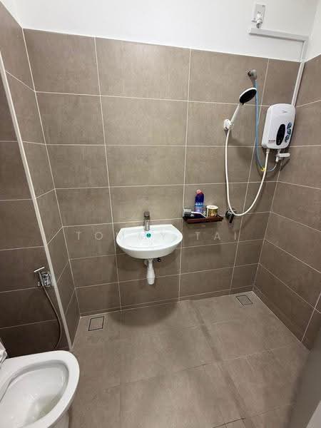 Rumah Teres 2-Tingkat untuk Disewa di Taman Molek (Johor Bahru) - Tommy Tai - Bathroom - PropertyGuru.com.my