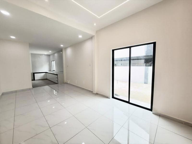 Semi-Detached House for Sale in Taman Sri Putri (Skudai) - Yik Tat - Living Room - PropertyGuru.com.my