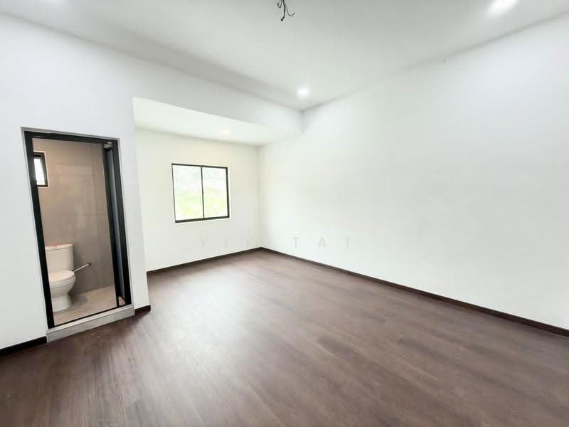 Semi-Detached House for Sale in Taman Sri Putri (Skudai) - Yik Tat - Bathroom - PropertyGuru.com.my