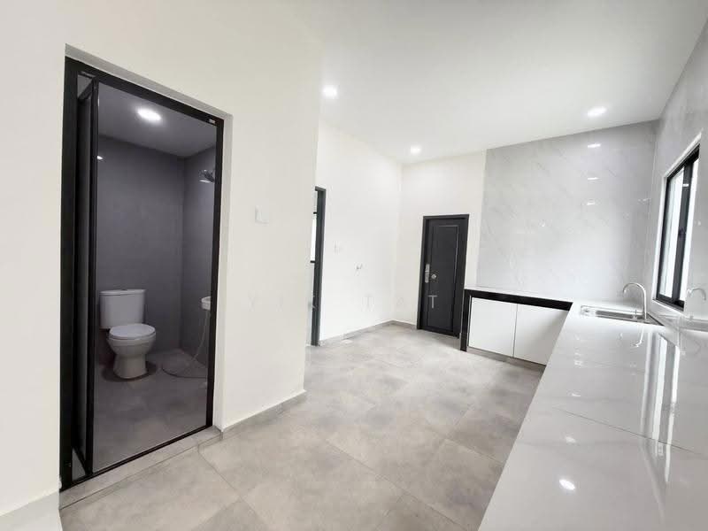 Semi-Detached House for Sale in Taman Sri Putri (Skudai) - Yik Tat - Bathroom - PropertyGuru.com.my