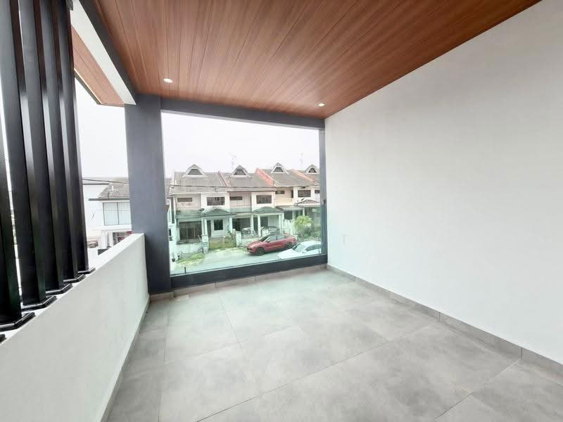 Semi-Detached House for Sale in Taman Sri Putri (Skudai) - Yik Tat - Balcony - PropertyGuru.com.my