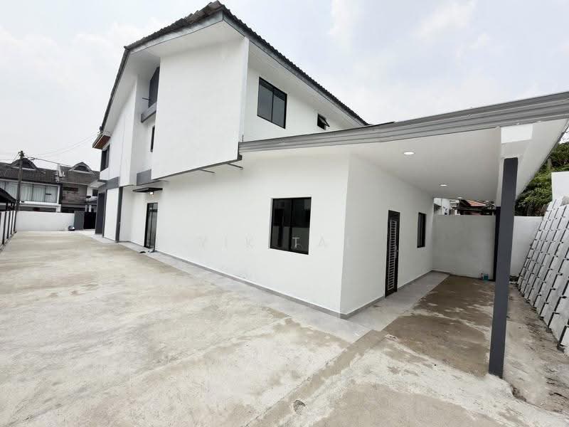Semi-Detached House for Sale in Taman Sri Putri (Skudai) - Yik Tat - Exterior - PropertyGuru.com.my