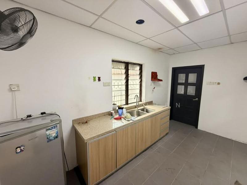 Shop for Sale in George Town (Penang) - Lee Xue Chen - Kitchen - PropertyGuru.com.my