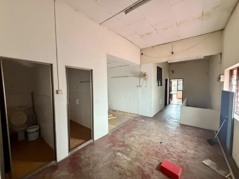 Shop for Sale in George Town (Penang) - Lee Xue Chen - Bathroom - PropertyGuru.com.my