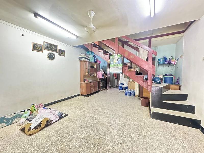 2-storey Terraced House for Sale in Seksyen 18 (Shah Alam) - Mohd Hazlan bin Mohd Sopi - Living Room - PropertyGuru.com.my