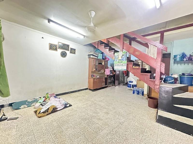 2-storey Terraced House for Sale in Seksyen 18 (Shah Alam) - Mohd Hazlan bin Mohd Sopi - Living Room - PropertyGuru.com.my