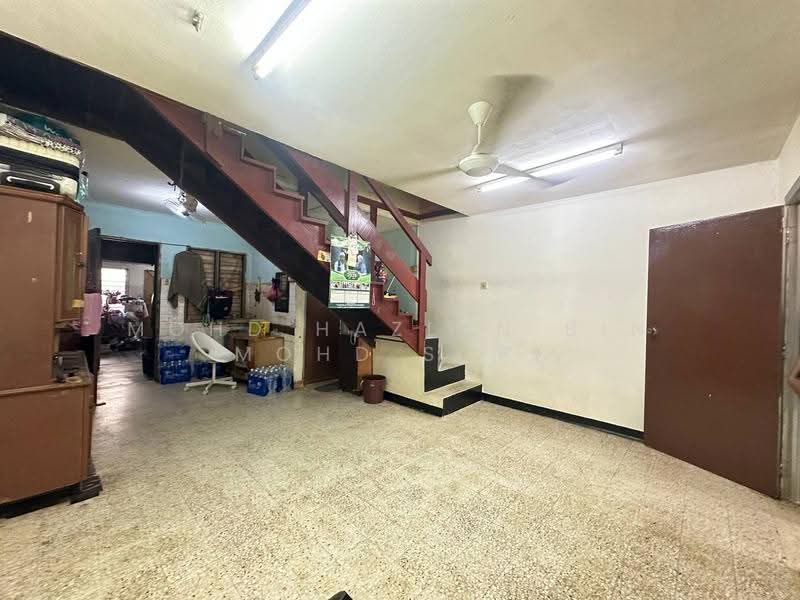 2-storey Terraced House for Sale in Seksyen 18 (Shah Alam) - Mohd Hazlan bin Mohd Sopi - Living Room - PropertyGuru.com.my