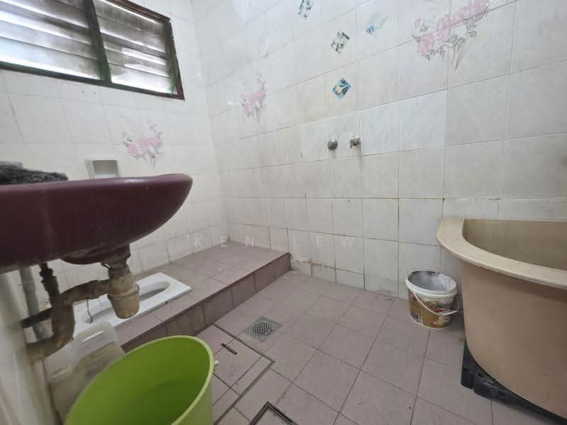 Rumah Teres 2-Tingkat untuk Dijual di Taman Midah (Cheras) - Ken Lew - Bathroom - PropertyGuru.com.my