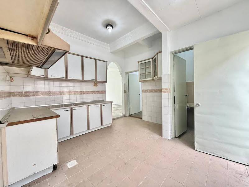2-storey Terraced House for Sale in Subang Jaya (Selangor) - Syukor Hartanah - Kitchen - PropertyGuru.com.my