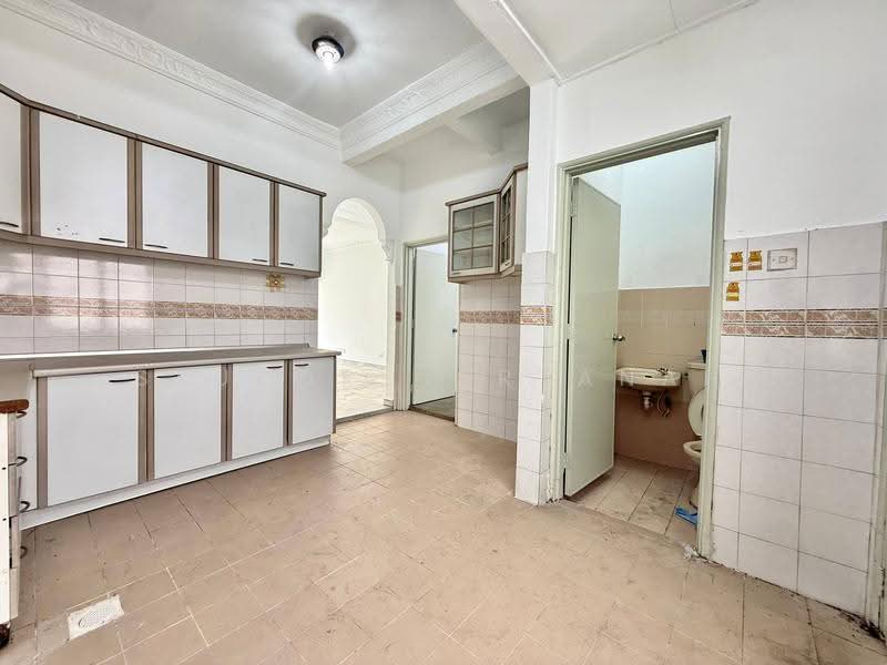 2-storey Terraced House for Sale in Subang Jaya (Selangor) - Syukor Hartanah - Kitchen - PropertyGuru.com.my