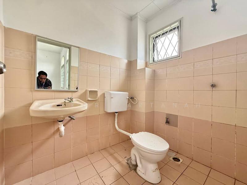 2-storey Terraced House for Sale in Subang Jaya (Selangor) - Syukor Hartanah - Bathroom - PropertyGuru.com.my