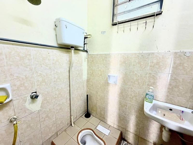 Terraced House for Sale in Klang (Selangor) - Nazrin Hakimin - Bathroom - PropertyGuru.com.my