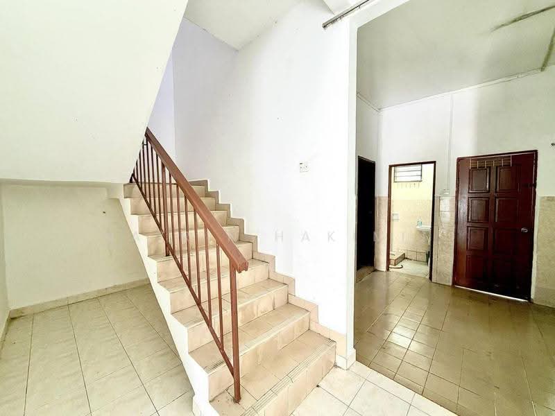Terraced House for Sale in Klang (Selangor) - Nazrin Hakimin - Entrance - PropertyGuru.com.my