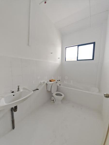 Bungalow House for Sale in Taman Kebun Teh (Johor Bahru) - Phang Elainne - Bathroom - PropertyGuru.com.my