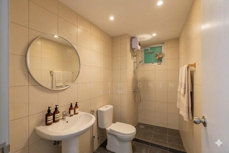 Service Residence for Sale at FORESHORE RESIDENCE - Alwin Zh Chen Lim - Bathroom - PropertyGuru.com.my