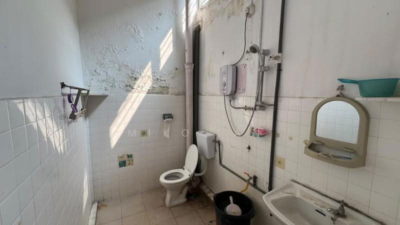 2-storey Terraced House for Sale in Taman Melor (Ipoh) - Miko Tan - Bathroom - PropertyGuru.com.my