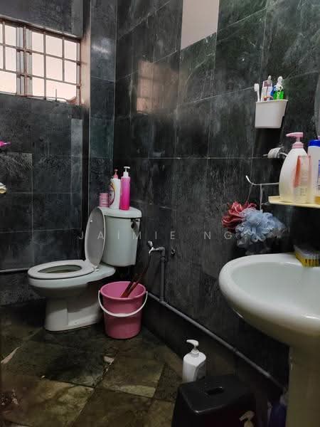 2-storey Terraced House for Sale in Taman TTDI Jaya (Shah Alam) - Jaimie Ng - Bathroom - PropertyGuru.com.my