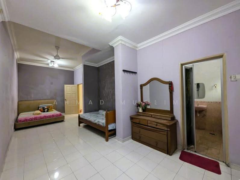 Rumah Teres untuk Dijual di Country Heights (Kajang) - Ahmad Muslim - Bedroom - PropertyGuru.com.my