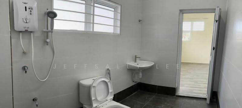 Rumah Teres 1.5-Tingkat untuk Disewa di Usj 3 (Subang Jaya) - JeffSally Lee - Bathroom - PropertyGuru.com.my