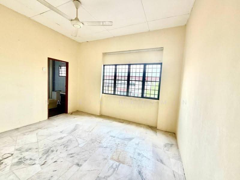2-storey Terraced House for Sale in Taman Impian Bukit Naga (Shah Alam) - Nazrin Hakimin - Living Room - PropertyGuru.com.my