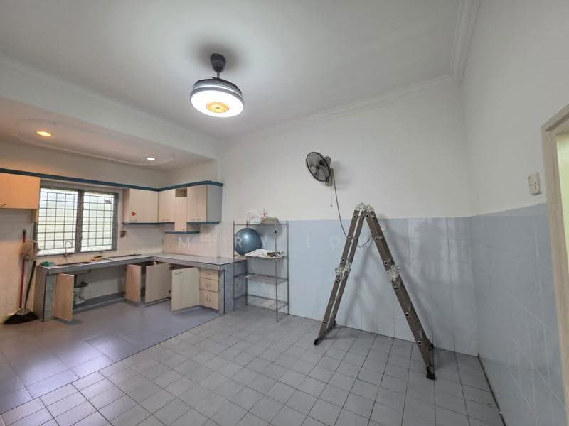 2-storey Terraced House for Sale in Taman Cheng Perdana 1 (Cheng) - Mary Low - Kitchen - PropertyGuru.com.my