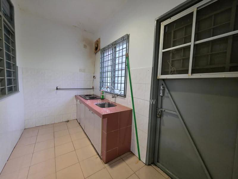 2-storey Terraced House for Sale in Taman Cheng Perdana 1 (Cheng) - Mary Low - Kitchen - PropertyGuru.com.my