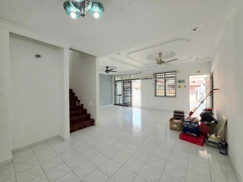 2-storey Terraced House for Sale in Taman Cheng Perdana 1 (Cheng) - Mary Low - Living Room - PropertyGuru.com.my