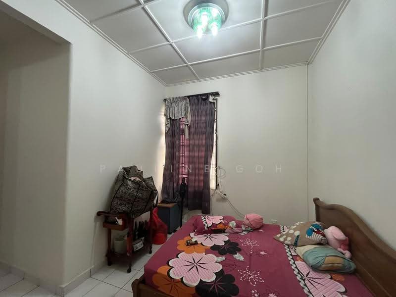 1-storey Terraced House for Sale in Taman Molek (Johor Bahru) - Pauline Goh - Bedroom - PropertyGuru.com.my