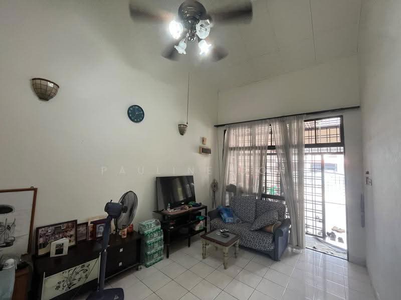 1-storey Terraced House for Sale in Taman Molek (Johor Bahru) - Pauline Goh - Living Room - PropertyGuru.com.my