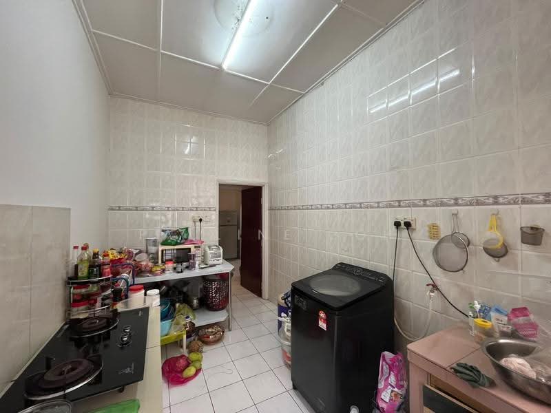 1-storey Terraced House for Sale in Taman Molek (Johor Bahru) - Pauline Goh - Kitchen - PropertyGuru.com.my