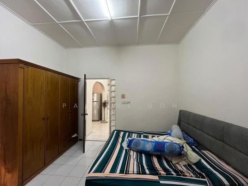 1-storey Terraced House for Sale in Taman Molek (Johor Bahru) - Pauline Goh - Bedroom - PropertyGuru.com.my