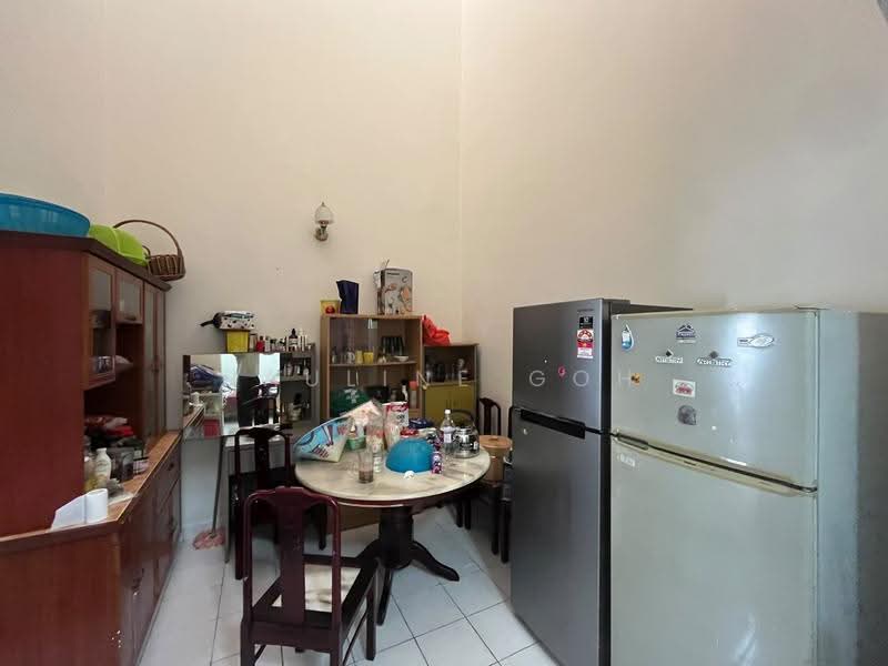 1-storey Terraced House for Sale in Taman Molek (Johor Bahru) - Pauline Goh - Kitchen - PropertyGuru.com.my