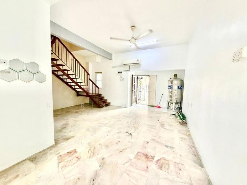 Rumah Teres untuk Dijual di Taman TTDI Jaya (Shah Alam) - Nazrin Hakimin - Living Room - PropertyGuru.com.my