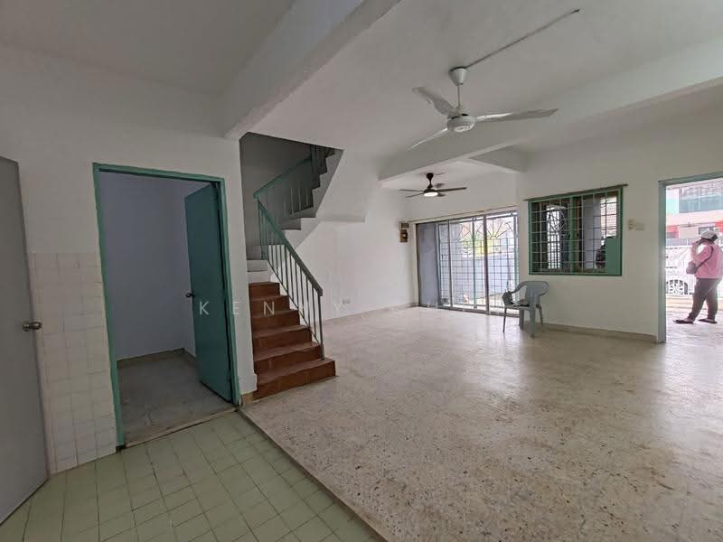 2-storey Terraced House for Sale in Ampang (Kuala Lumpur) - Kenny Chin - Living Room - PropertyGuru.com.my