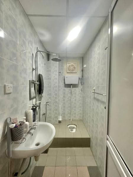 Rumah Teres untuk Dijual di Taman Selayang Utama (Selayang) - Nazrin Hakimin - Bathroom - PropertyGuru.com.my