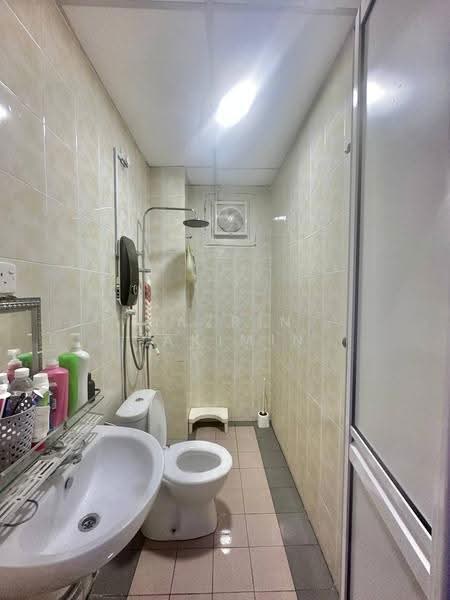 Rumah Teres untuk Dijual di Taman Selayang Utama (Selayang) - Nazrin Hakimin - Bathroom - PropertyGuru.com.my