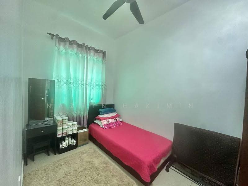 Rumah Teres untuk Dijual di Taman Selayang Utama (Selayang) - Nazrin Hakimin - Bedroom - PropertyGuru.com.my
