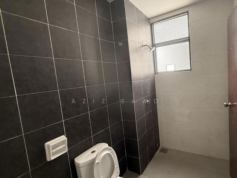 Terraced House for Sale in Kuala Selangor (Selangor) - Aziz Saad - Bathroom - PropertyGuru.com.my