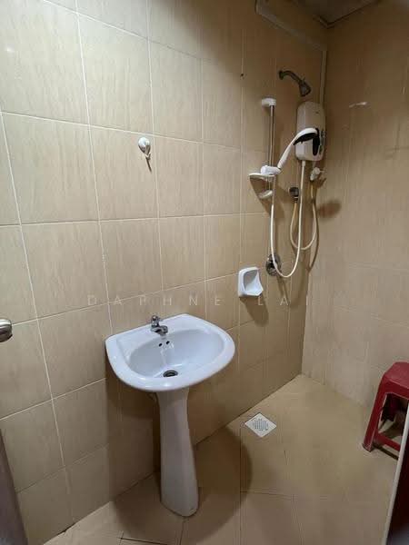 Apartment for Rent at Sri Samudera Apartment (Seaview Residence Suites) - Daphne Lai - Bathroom - PropertyGuru.com.my
