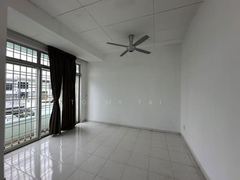 Rumah Teres 2.5-Tingkat untuk Dijual di Taman Setia Indah (Tebrau) - Tommy Tai - Living Room - PropertyGuru.com.my