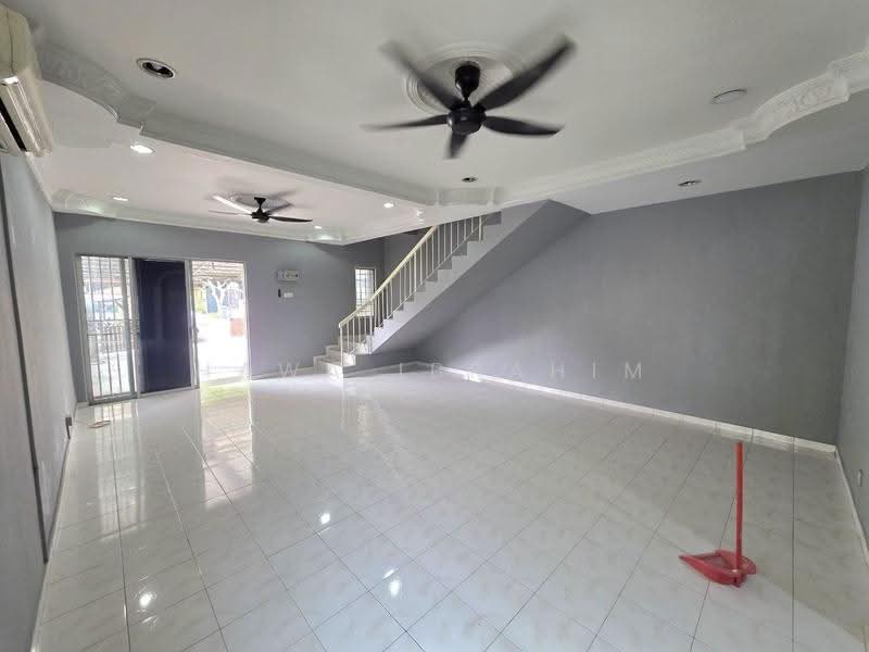 Terraced House for Sale in Taman Semenyih Mewah (Semenyih) - Hawa Ibrahim - Living Room - PropertyGuru.com.my